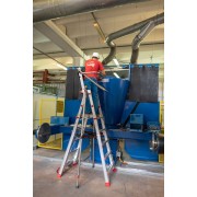 Escalera con amplia plataforma , altura regulable y estabilizadores lateralesPLS6.7